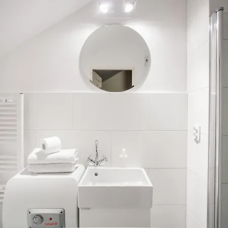 Tiny Tower 6m2 With Private Bathroom In The Hall *