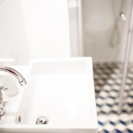 Tiny Tower 6m2 With Private Bathroom In The Hall Sopot